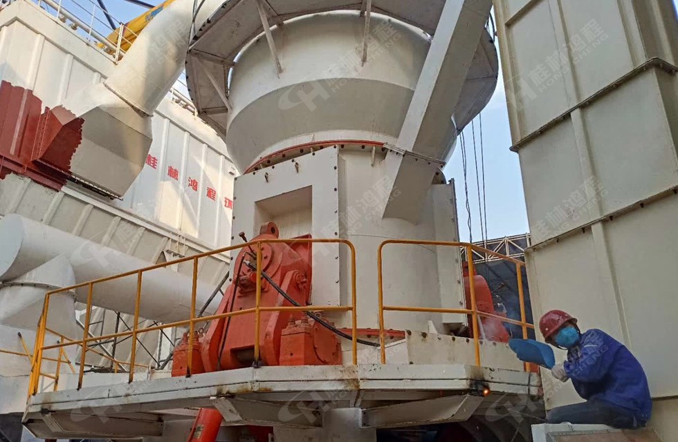 30萬噸高爐渣立磨，HLM1700爐渣立磨機(jī)